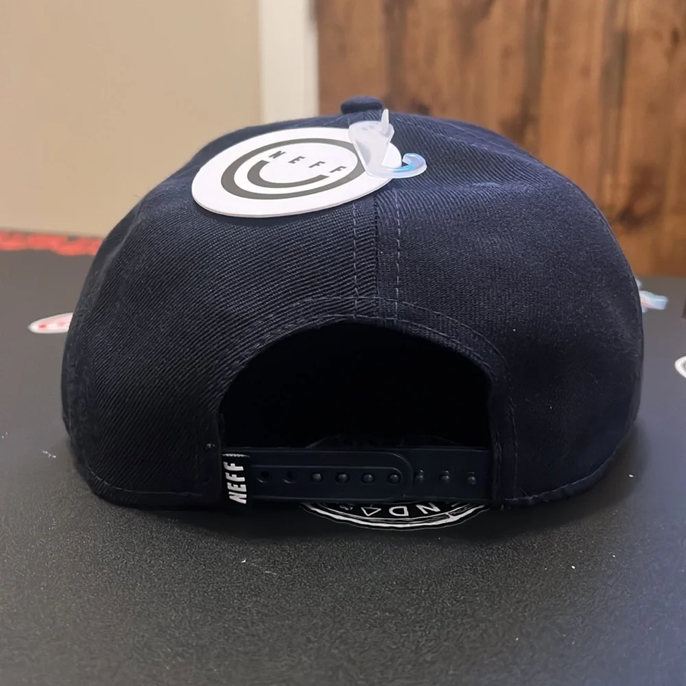 Neff Stitched Logo Snapback - Picture 2 of 3